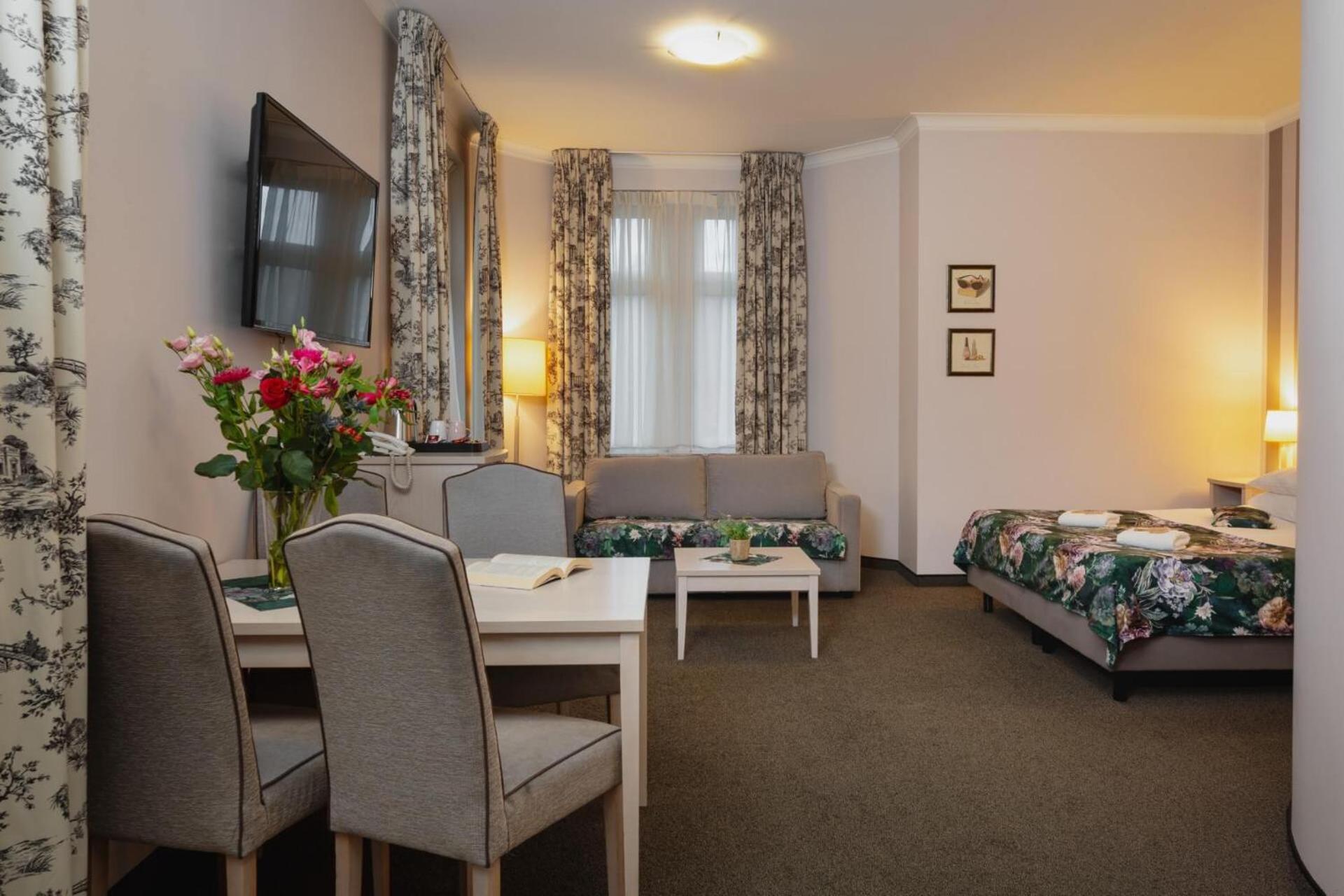 Hotel Amalia Kudowa-Zdrój Extérieur photo