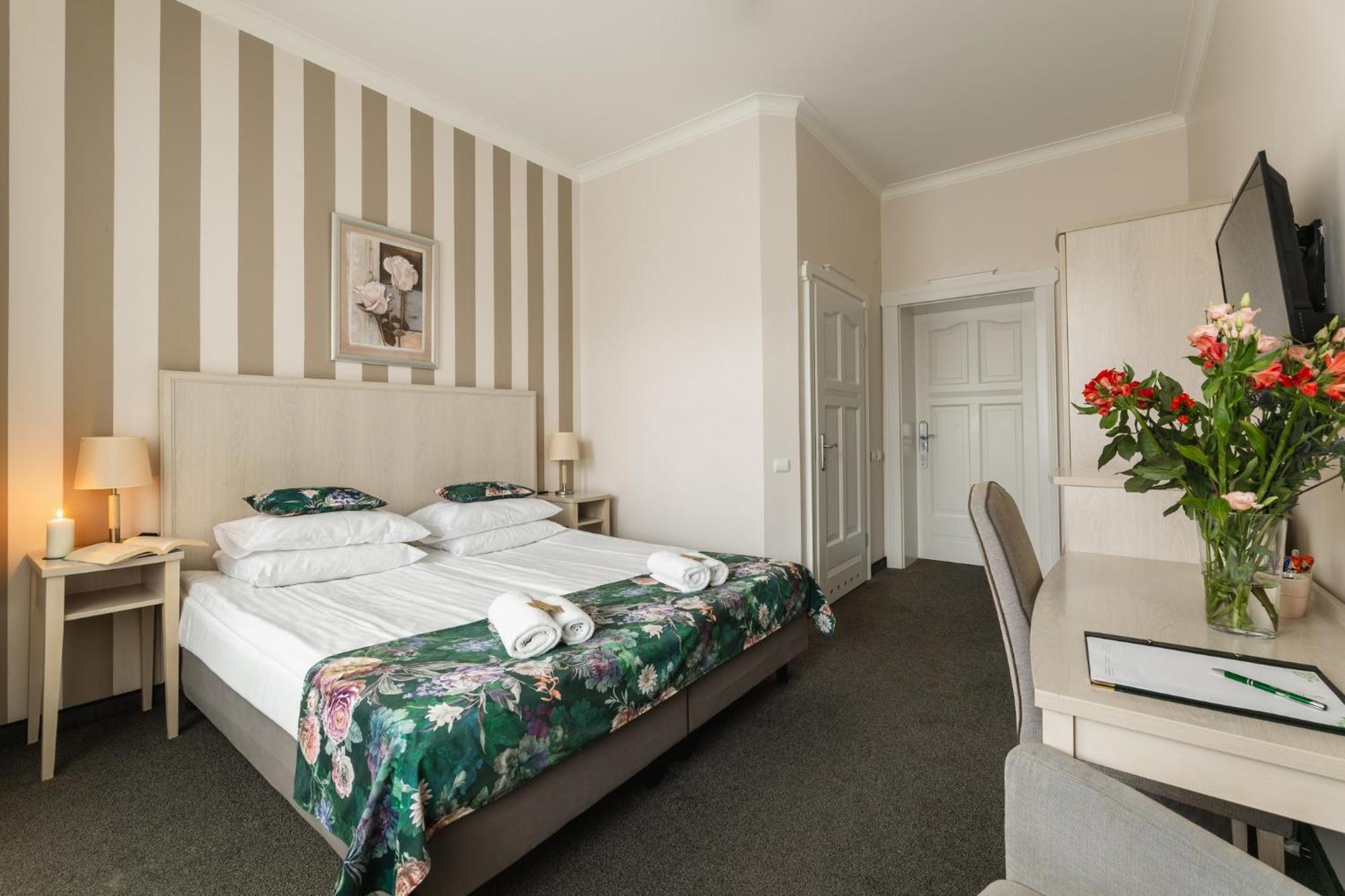 Hotel Amalia Kudowa-Zdrój Extérieur photo